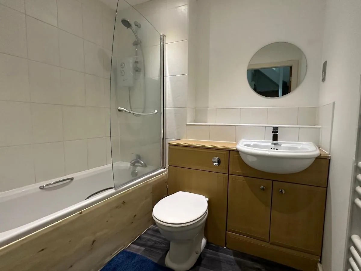 Homestay With Free Wi-Fi, Parking And More Darlington  0*, Darlington (Durham)