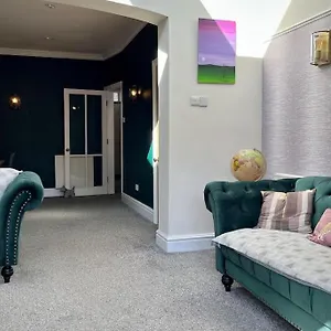 https://the-lytham-cottage.hotelsin-chester.com